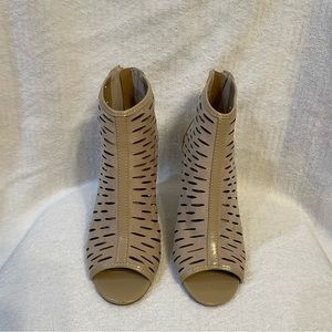 Ana Cornelius Open Toe Perforated Zipper Back Tan Booties Sz 9M